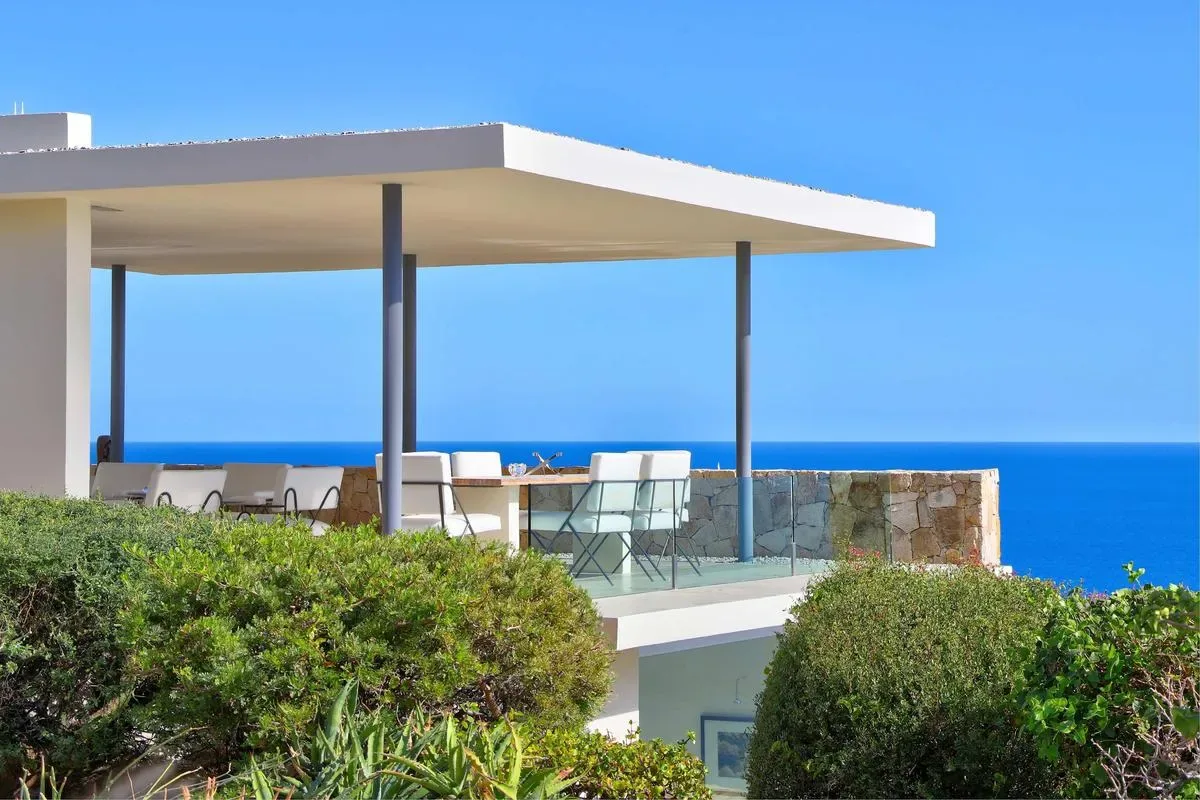 Remarkable 4BR Villa w/ Oceans Views & Pool