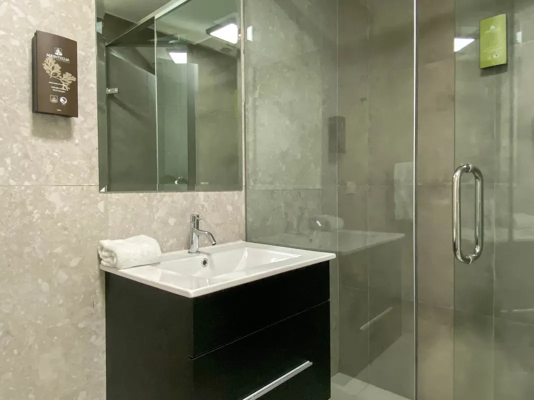 Lovely 2BR w/AC near Kennedy Park