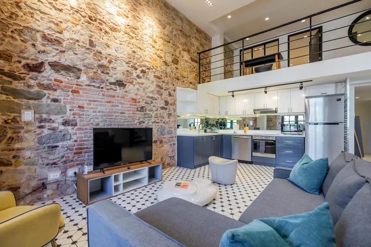 Polished Duplex in Plaza Catedral