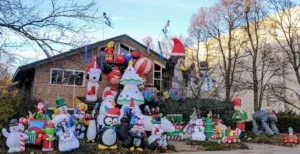 Representative hotel space: A house is surrounded by colorful holiday decorations and figures.