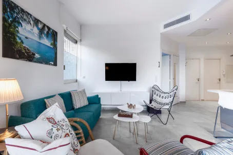 Spacious 80m² Cannes Apt with Huge Terrace