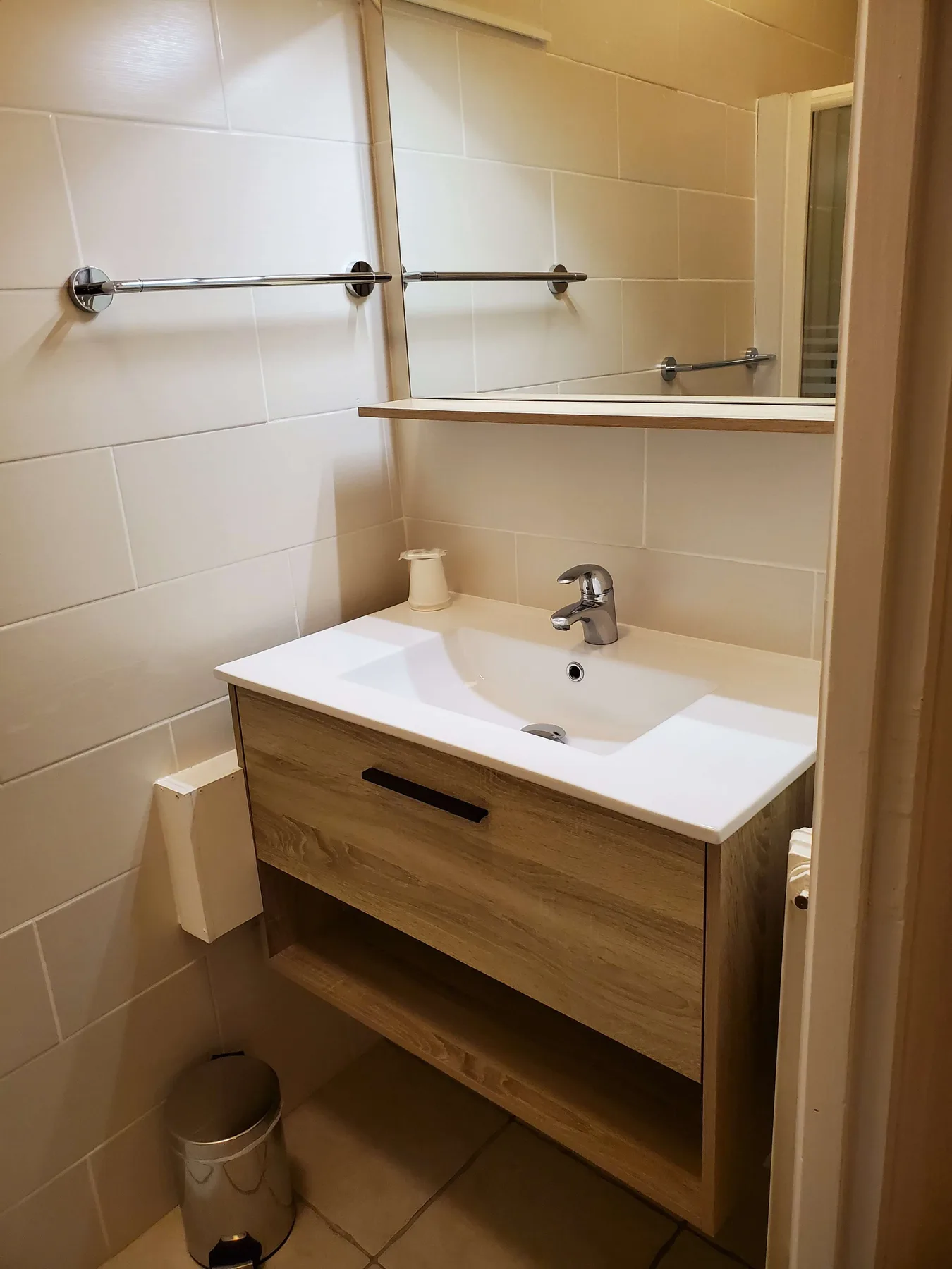Representative hotel space: A tiled bathroom with a vanity sink and wall mirror.