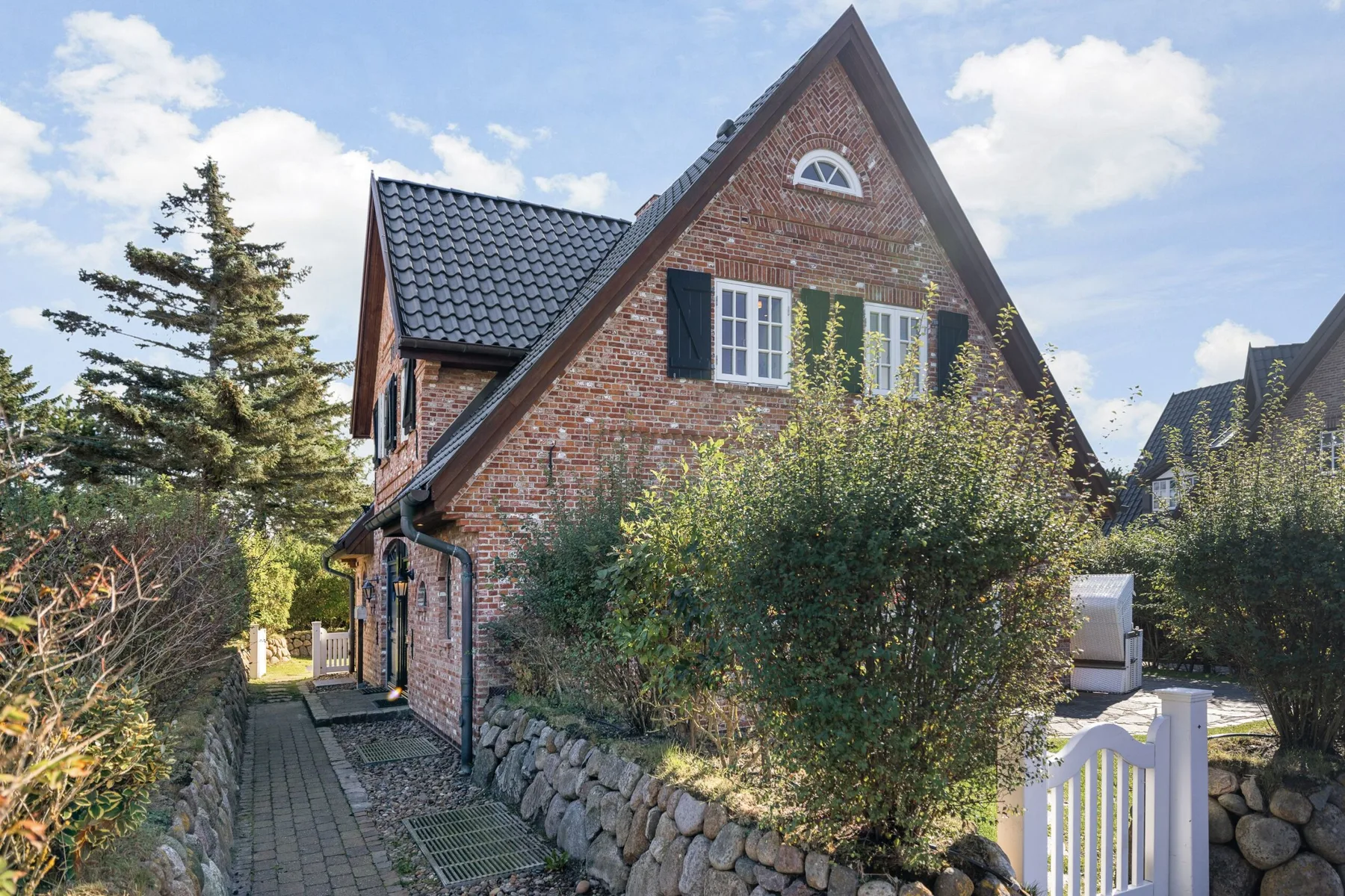 Hausteil im EG/UG/OG/DG, ca. 142 m² Nutzfläche