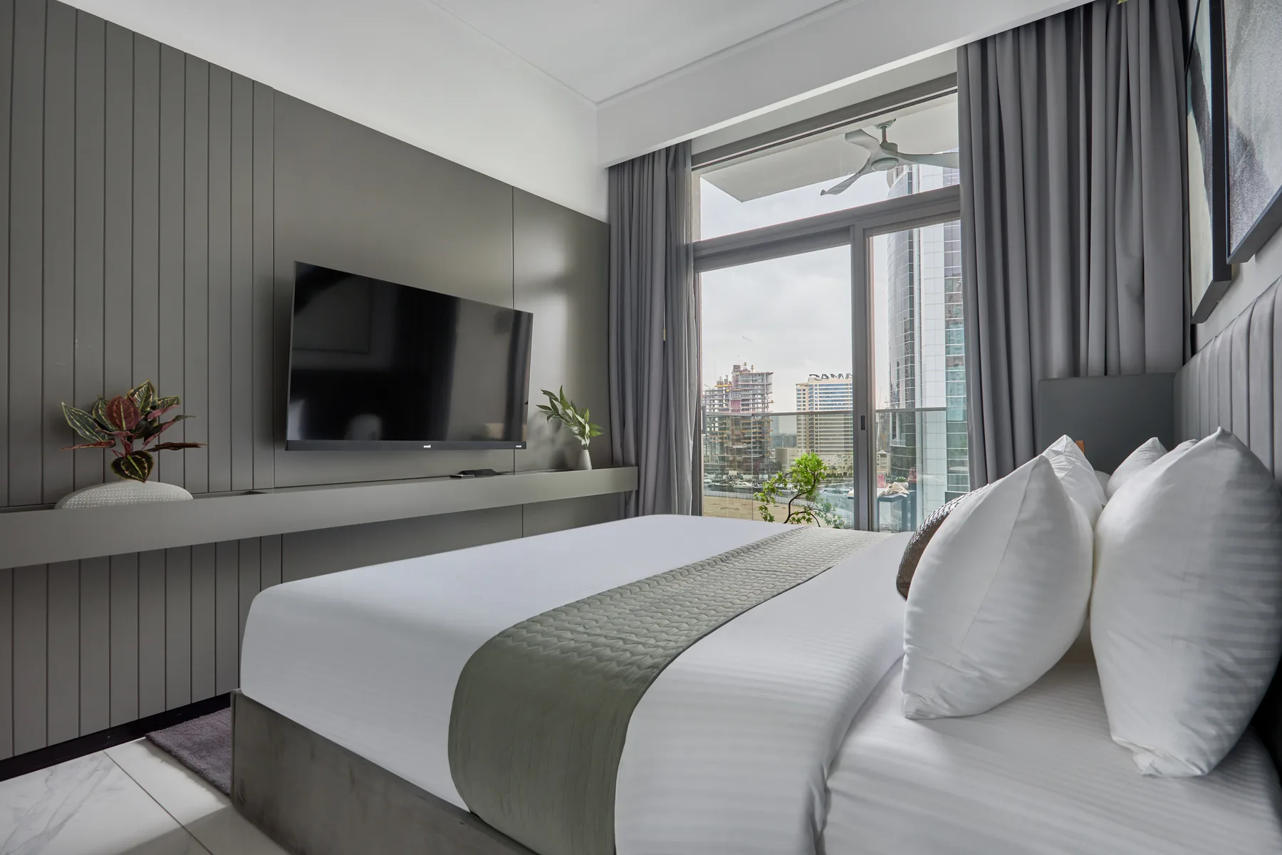 Stylish 2BR w/ Partial Canal View in Business Bay!