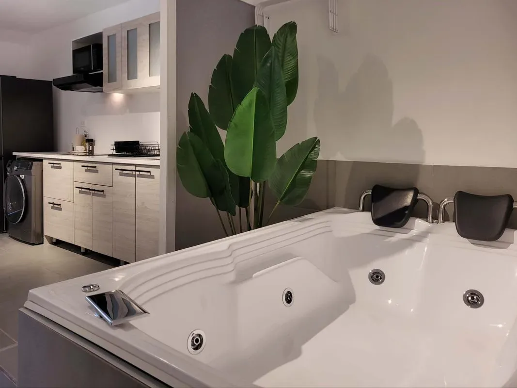 Charming 3BR w/ 3 Jacuzzis in El Poblado