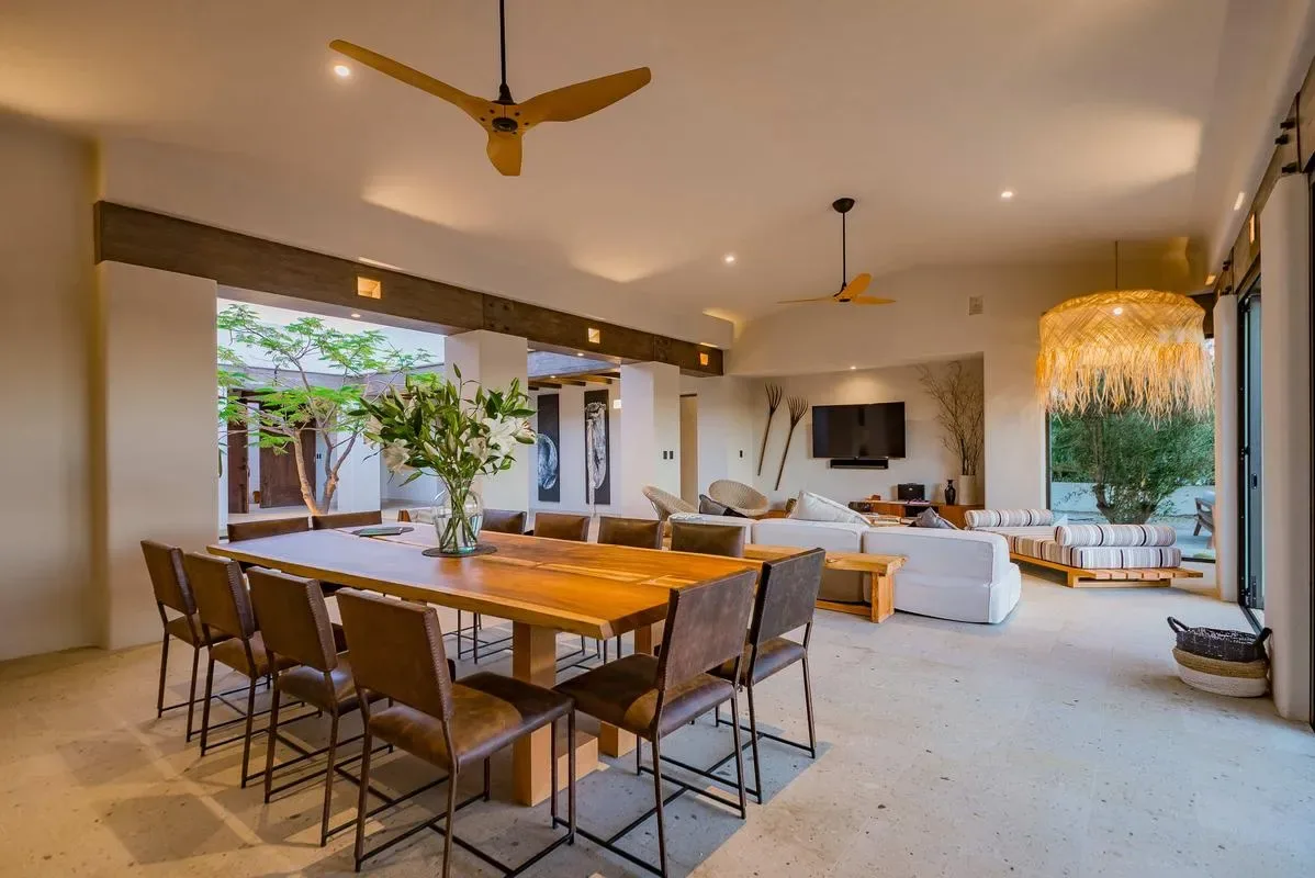 Luxury 5BR Villa w/ Pool & Sea Views