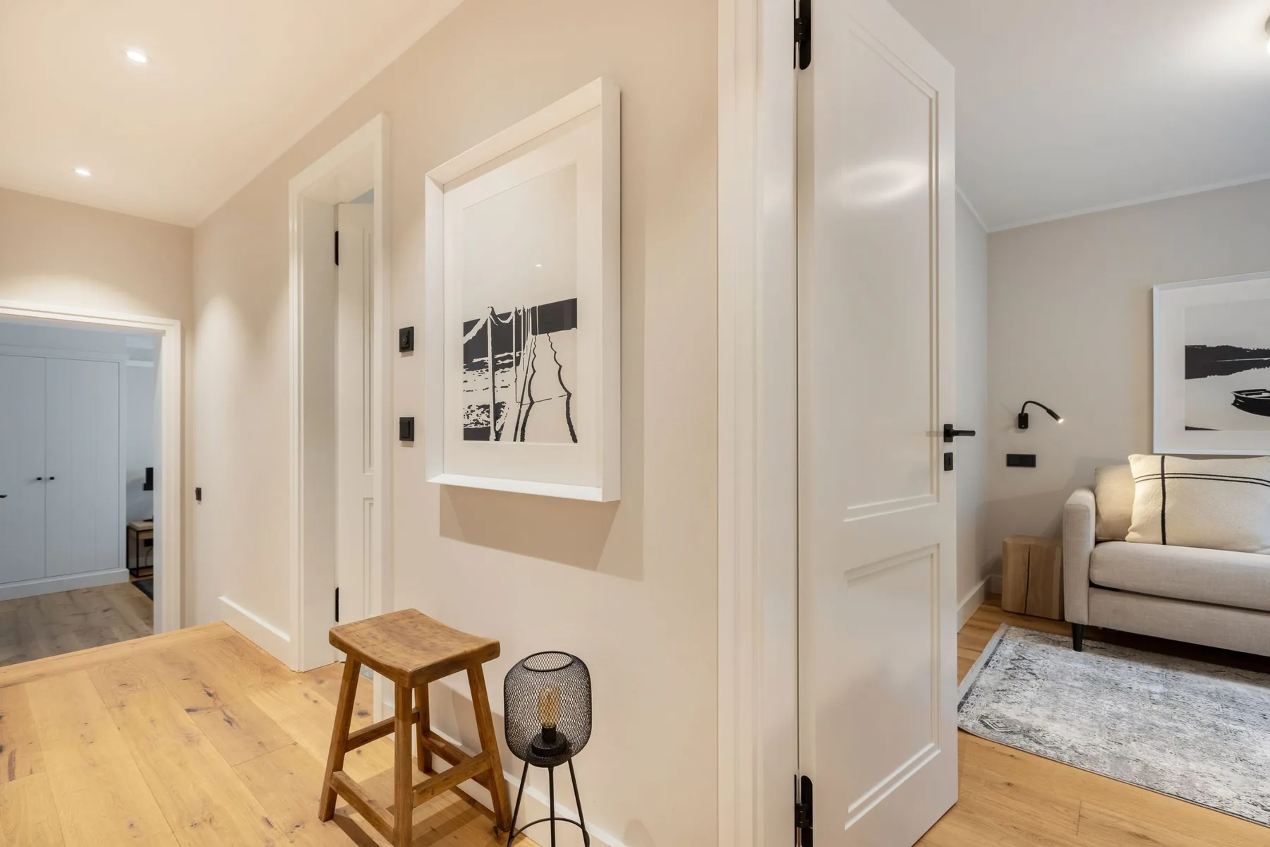Hausteil im UG, EG, OG, DG ca.  140m² Nutzfläche, keine Haustiere erlaubt.