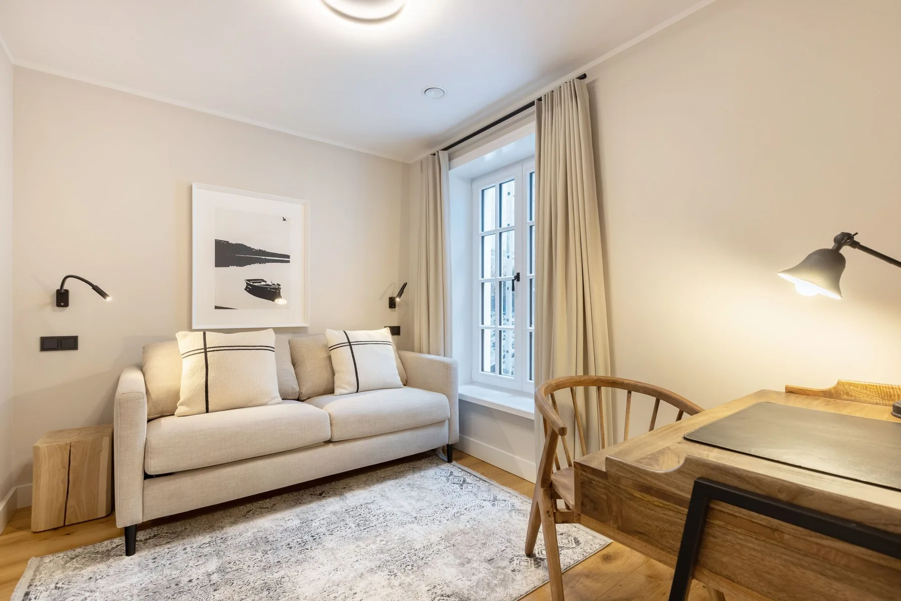 Hausteil im UG, EG, OG, DG ca.  140m² Nutzfläche, keine Haustiere erlaubt.