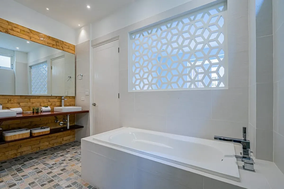 Airy 1BR in Casco Antiguo w/ Balcony