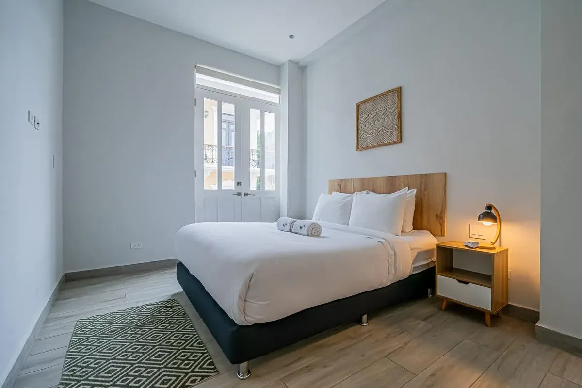 Airy 1BR in Casco Antiguo w/ Balcony