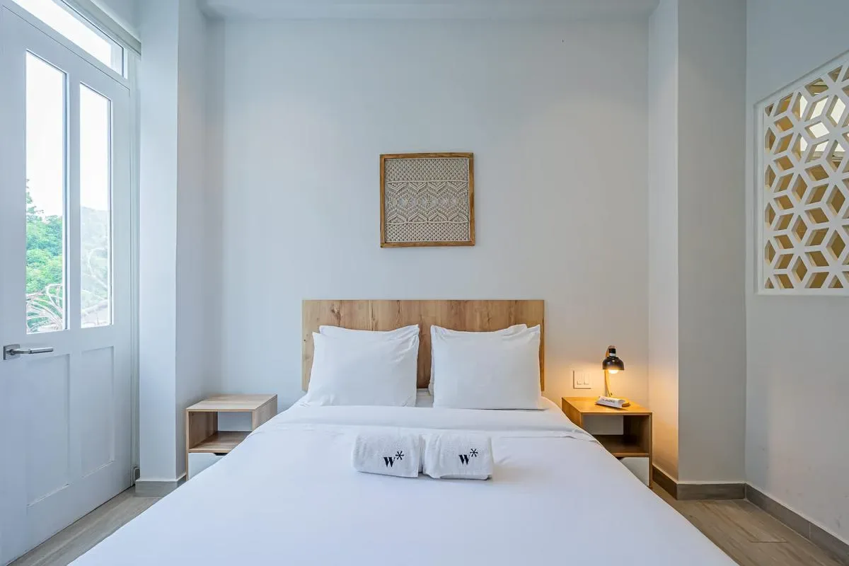 Airy 1BR in Casco Antiguo w/ Balcony