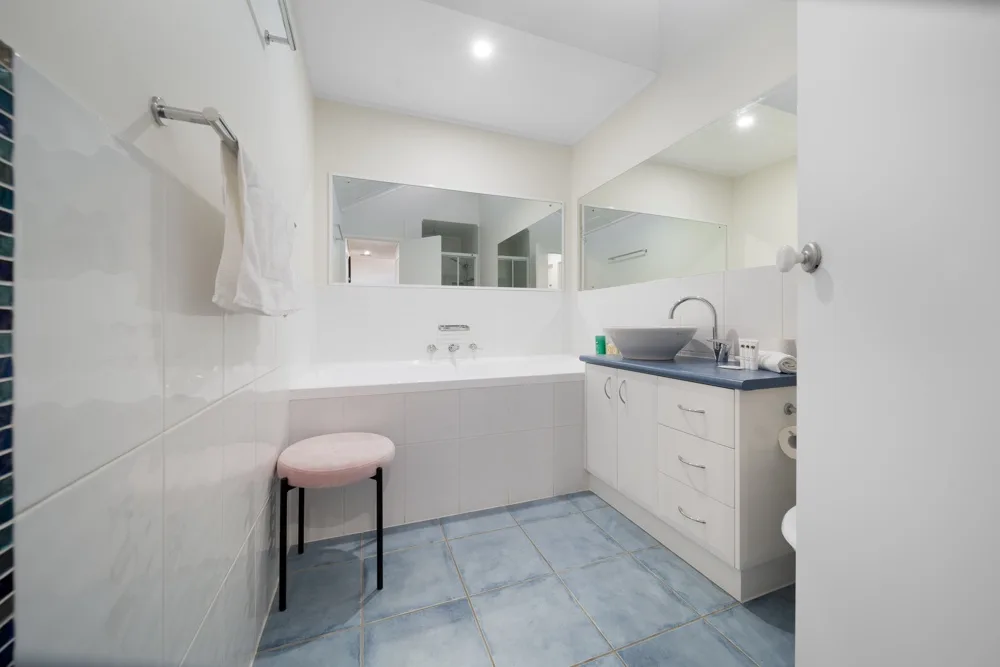 Gorgeous 2-Bed Townhouse with Patio, BBQ & Parking
