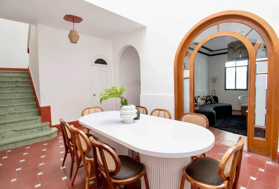Bright 6BR House w/ Private Terrace