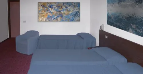 Representative hotel space: A lounge with blue seating and abstract artwork on the walls.