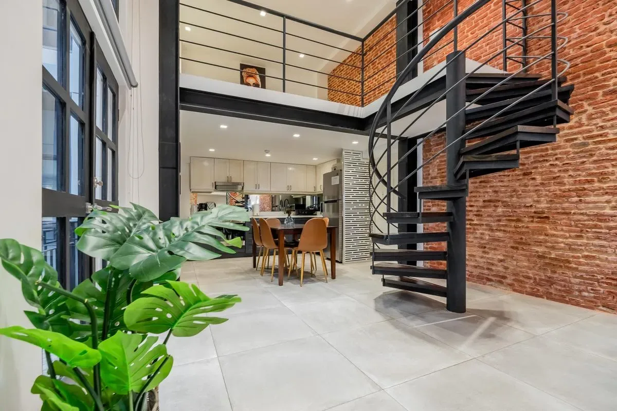 Refined Duplex in Plaza Catedral