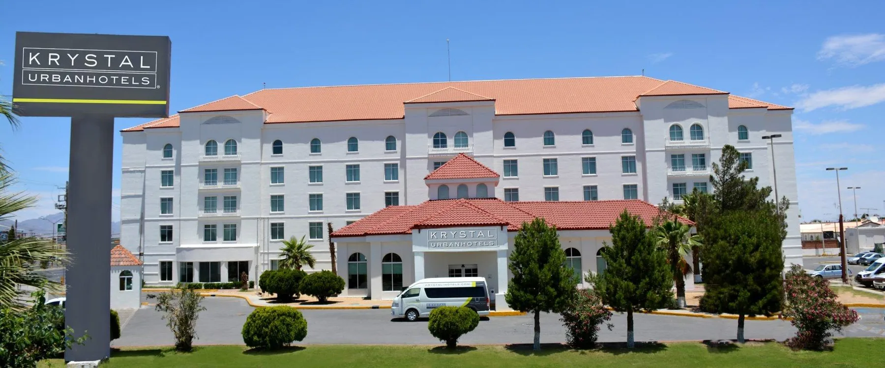 Representative hotel space: A hotel building with a red roof and landscaped grounds.