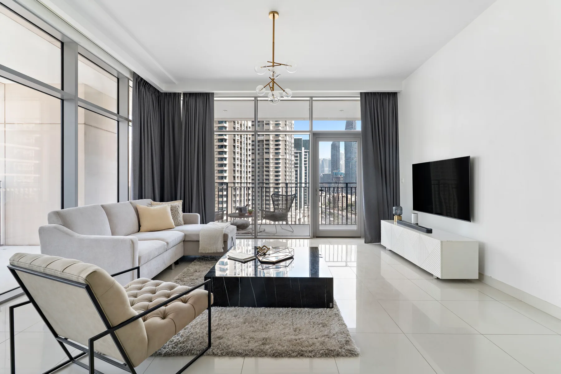 Stunning 3BR + Maid's w/ Scenic Views in Downtown!