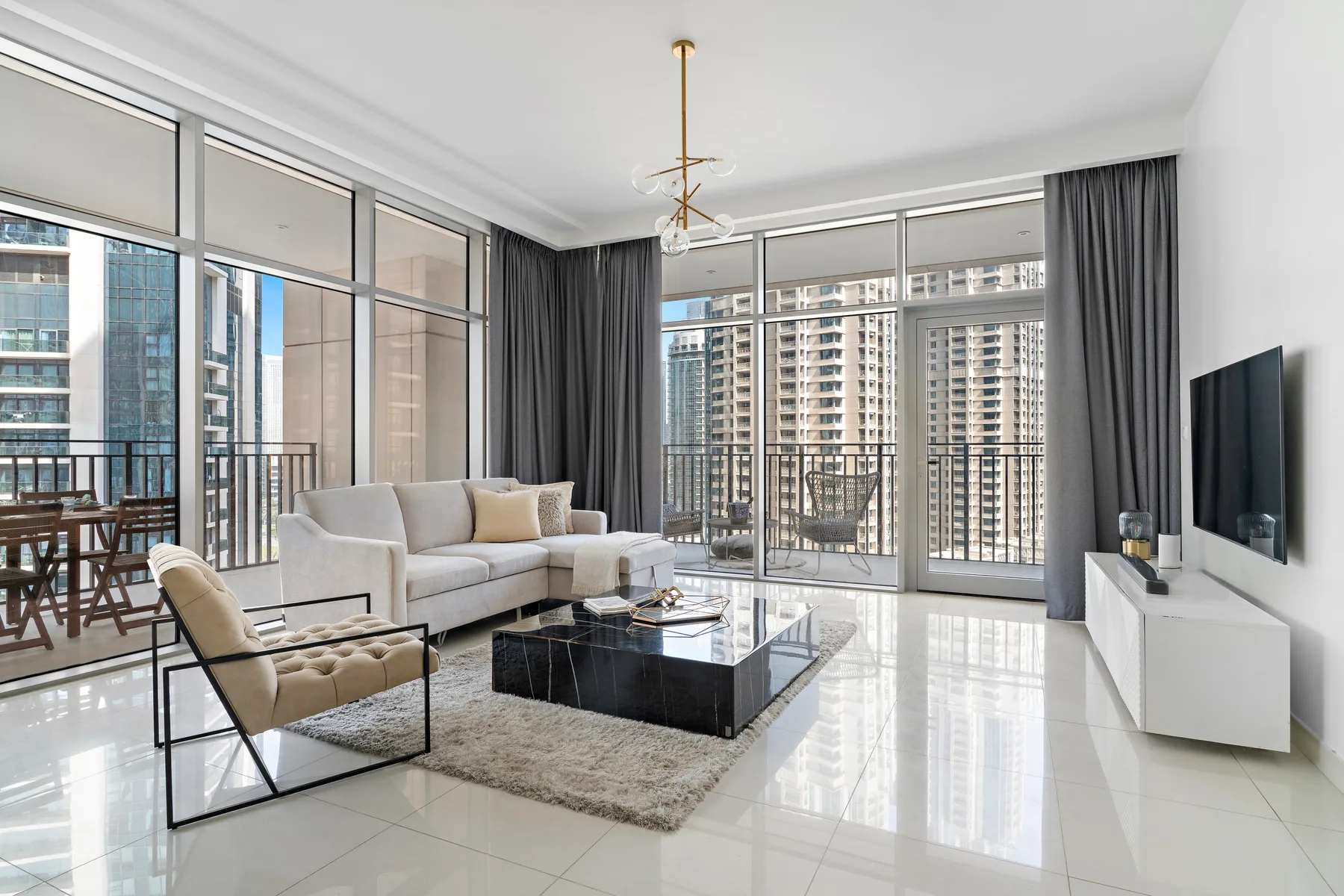 Stunning 3BR + Maid's w/ Scenic Views in Downtown!