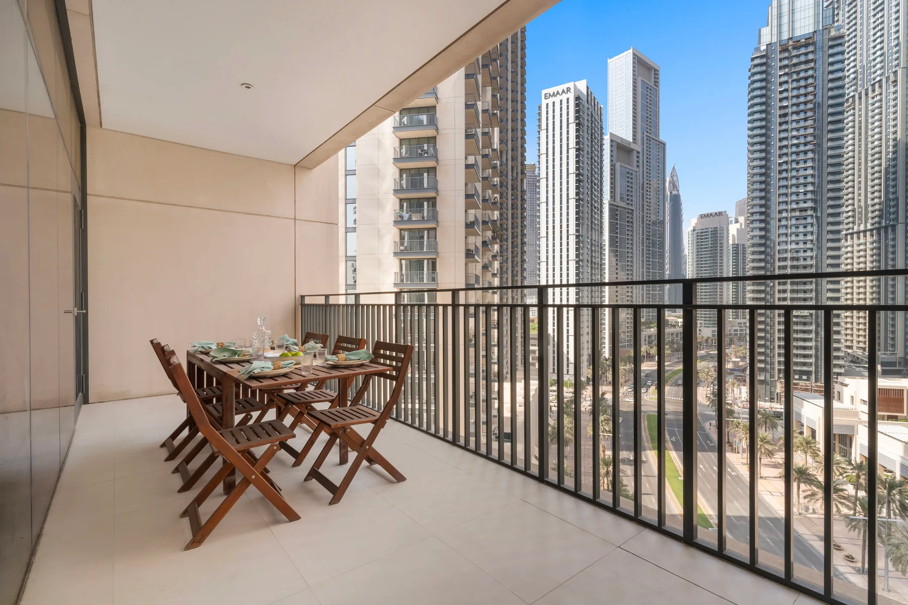 Stunning 3BR + Maid's w/ Scenic Views in Downtown!