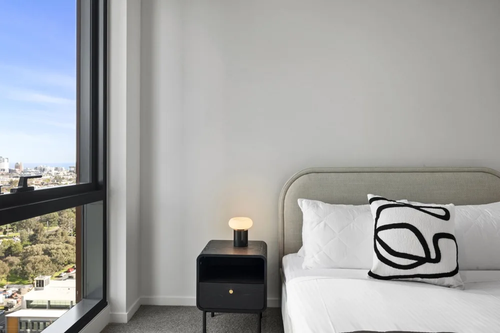 Skyline 3-Bed Apartment Near South Melbourne