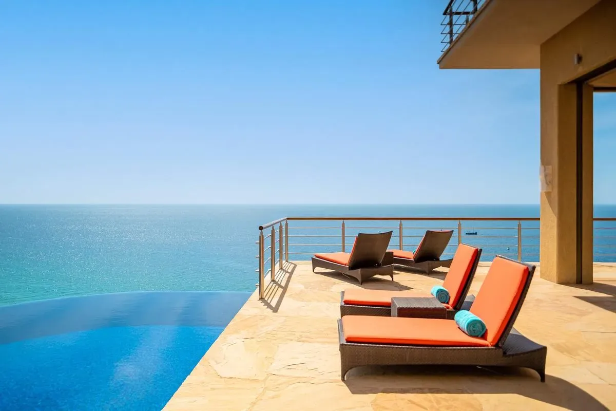 Modern 9BR Villa w/ Amazing Pool & Jacuzzi