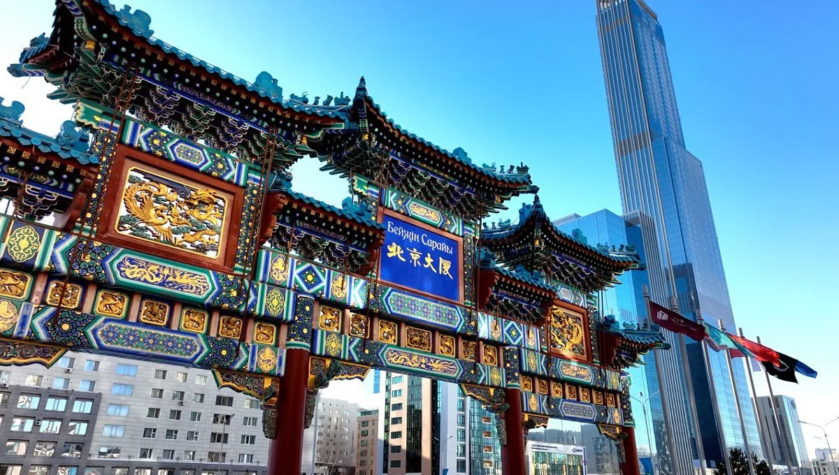 Representative hotel space: An ornate Chinese-style gateway stands among modern city buildings.