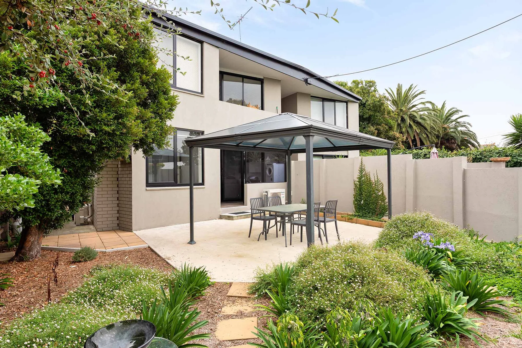 Lilly Pilly Pet Friendly Retreat in Essendon