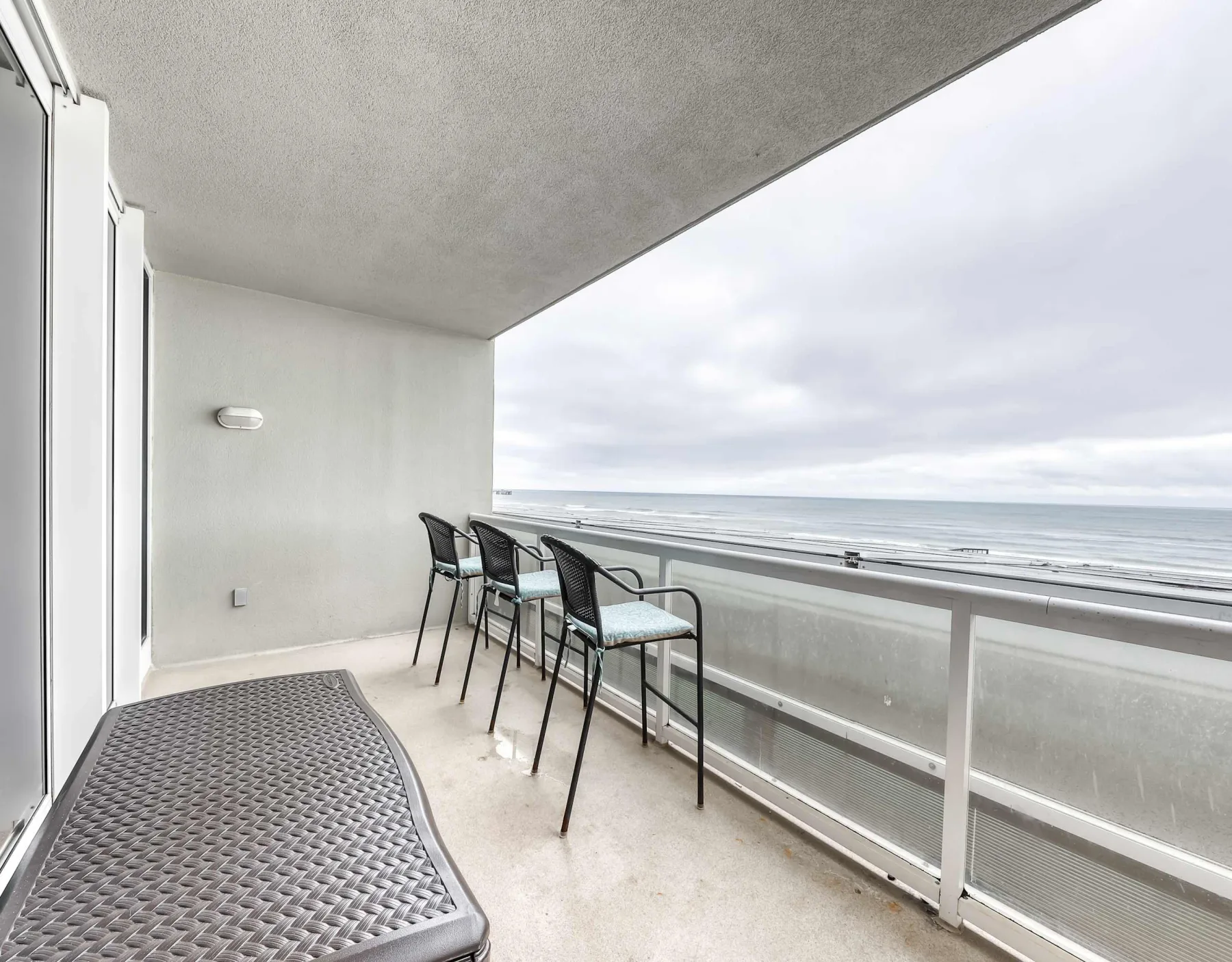 The Colonnades 303