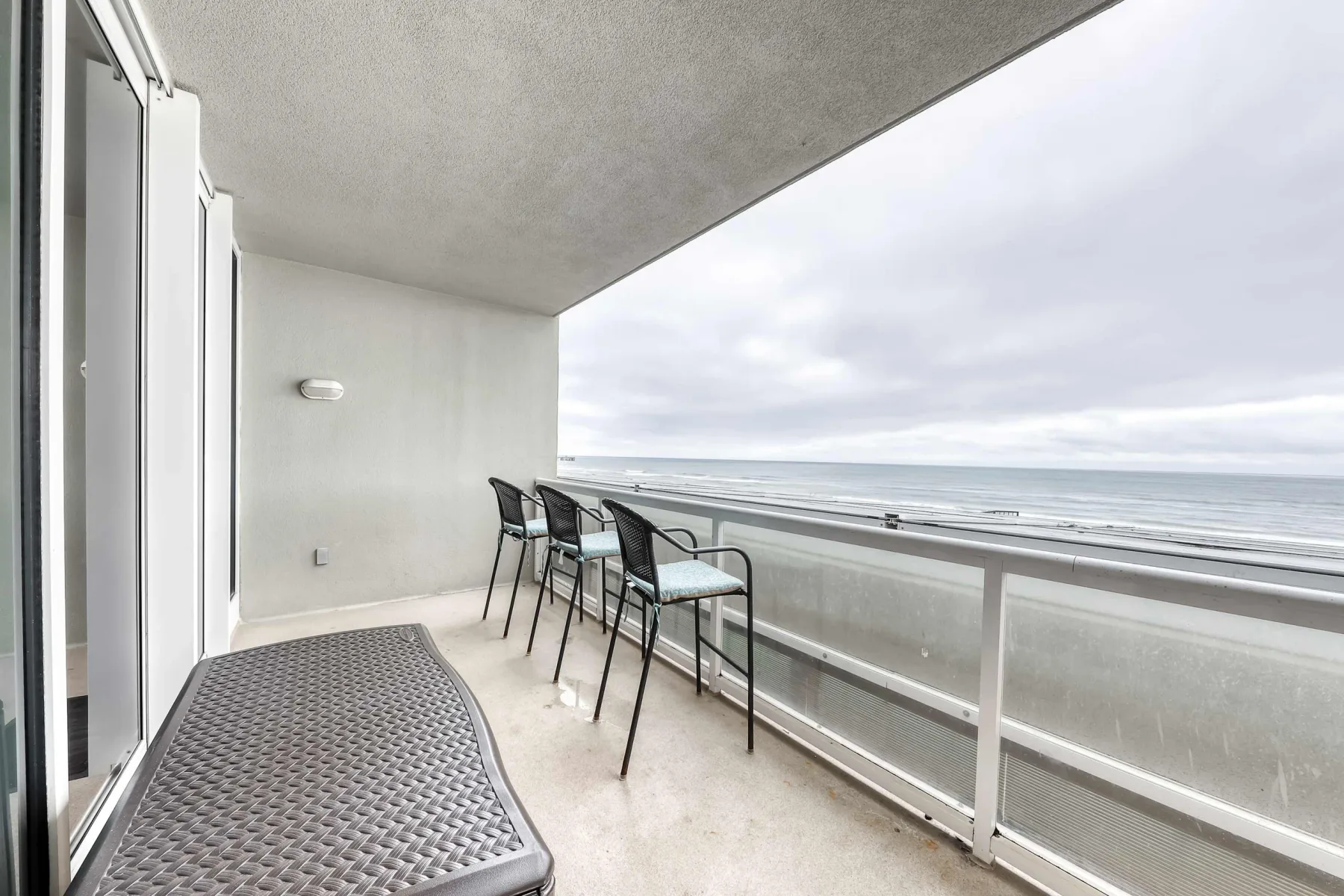The Colonnades 303