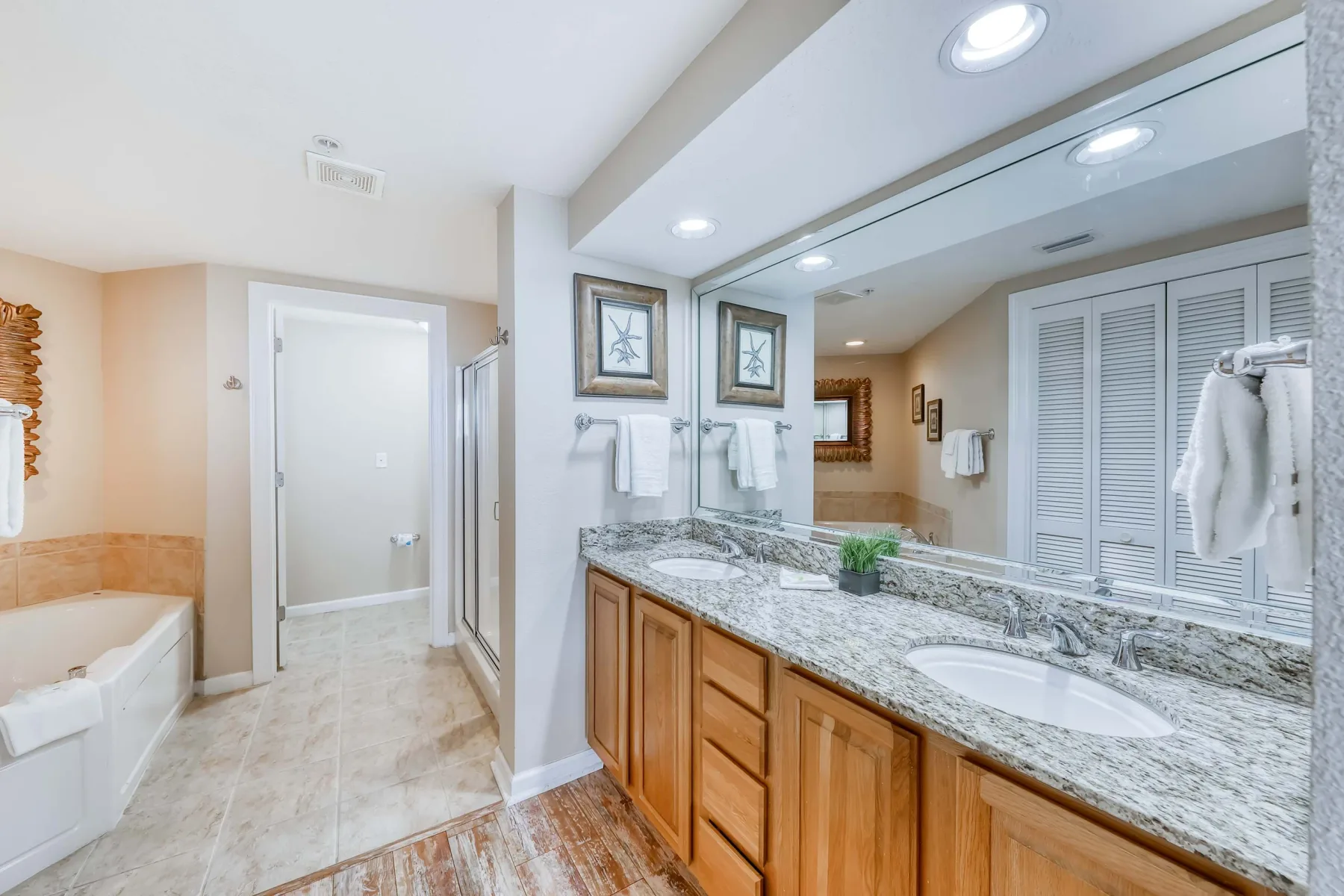 The Colonnades 303