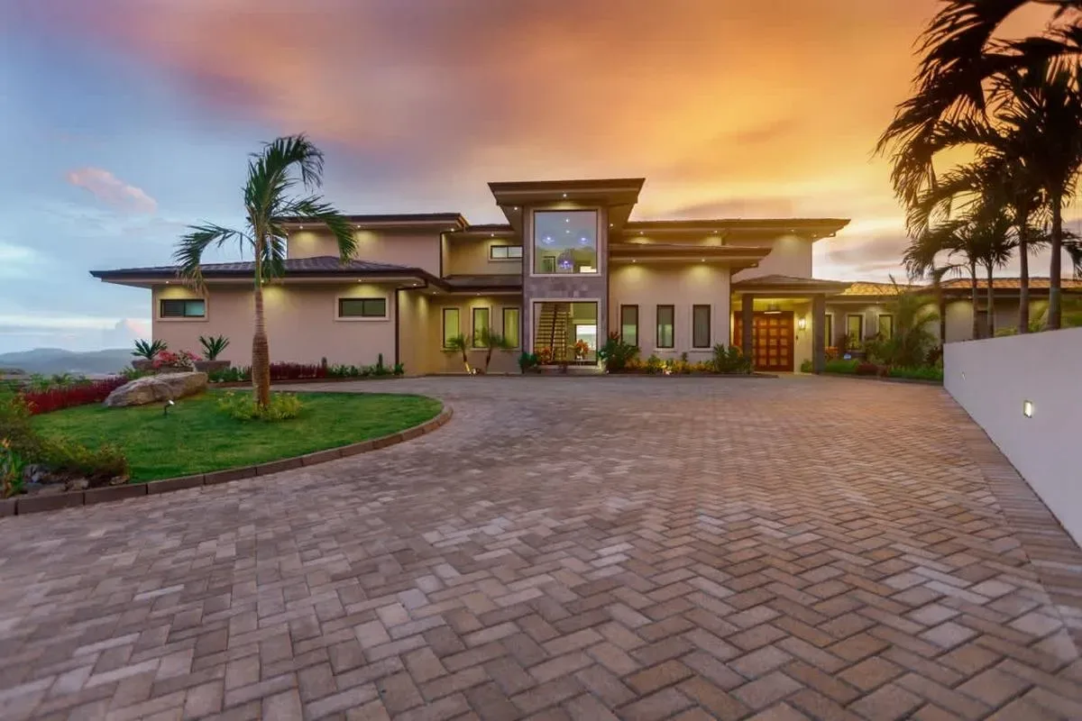 Breathtaking 9BR Villa in Costa Rica