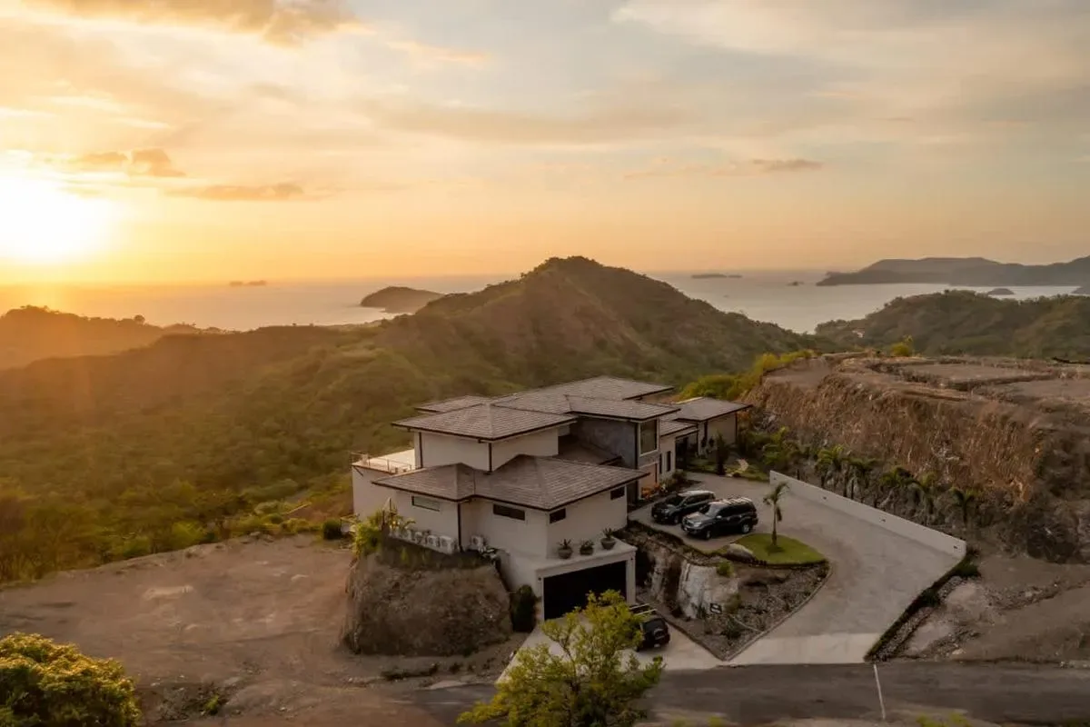 Breathtaking 9BR Villa in Costa Rica