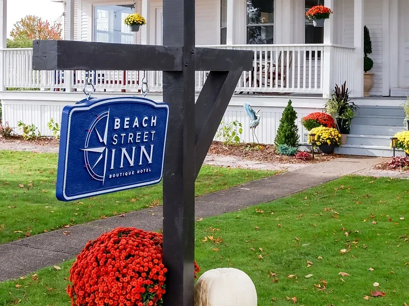 Representative hotel space: A roadside inn sign stands beside a walkway and landscaped garden.
