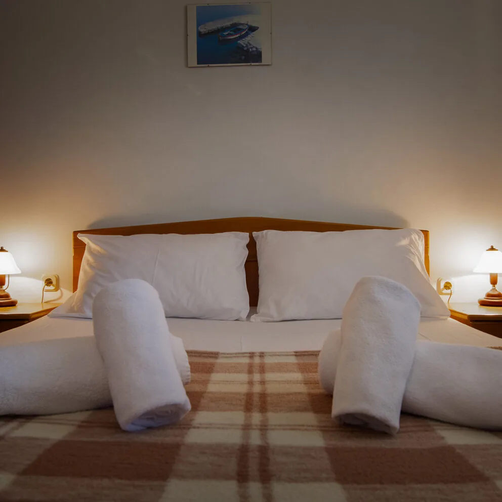 Representative hotel space: A bedroom with a double bed, bedside tables, and matching lamps.