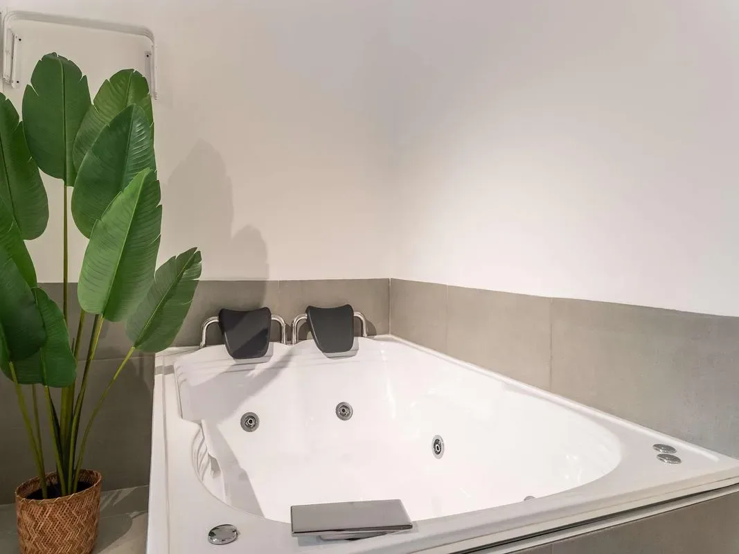 Modern Loft in El Poblado w/ Jacuzzi