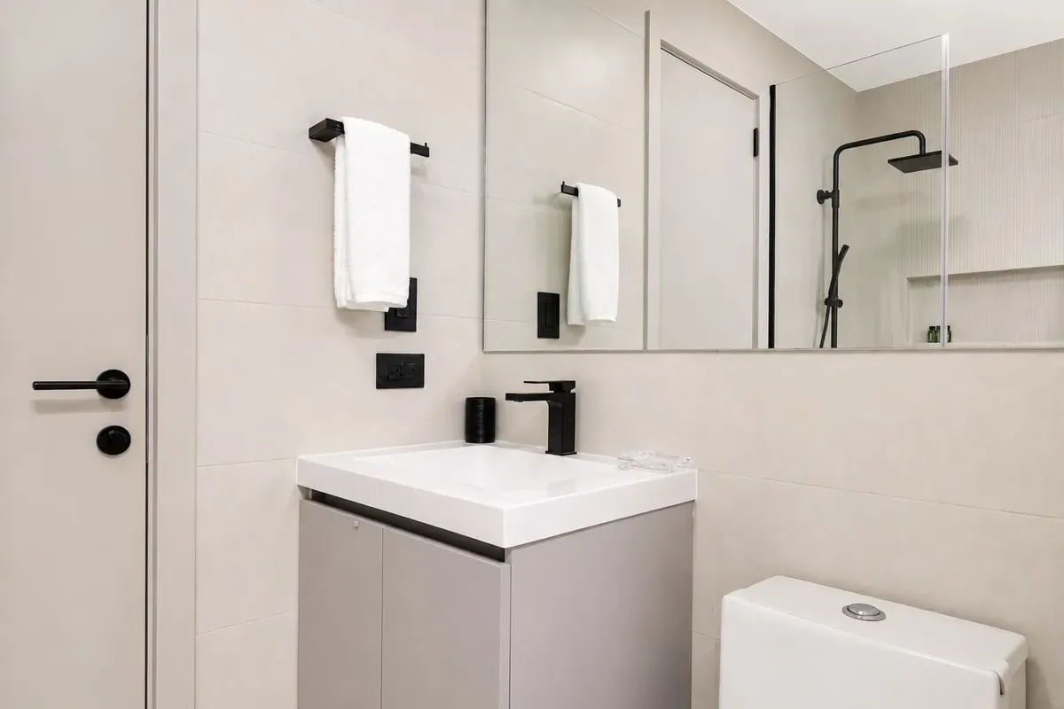 Chic 2BR w/ Balcony & AC in San Francisco