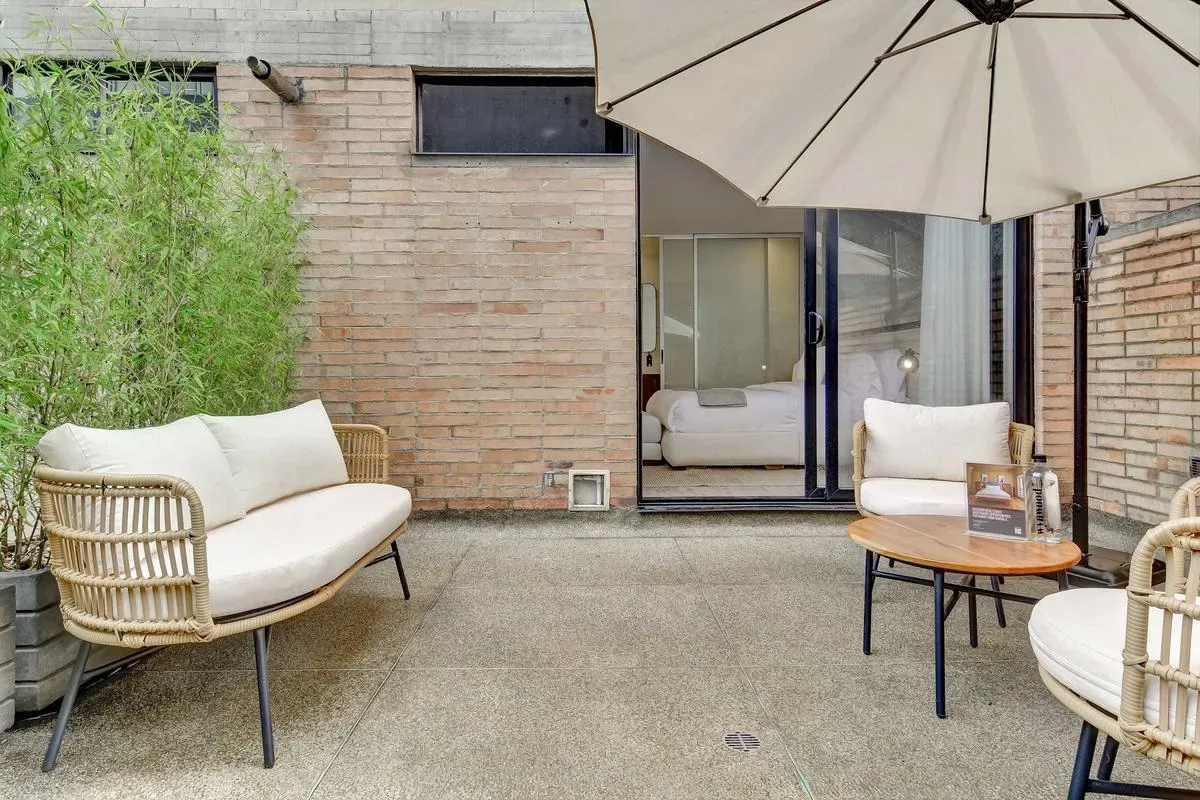 Deluxe 1BR Duplex in El Virrey w/ Terrace