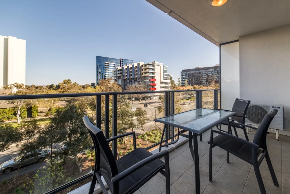 Central Apartment with Parking, BBQ and Indoor Pool