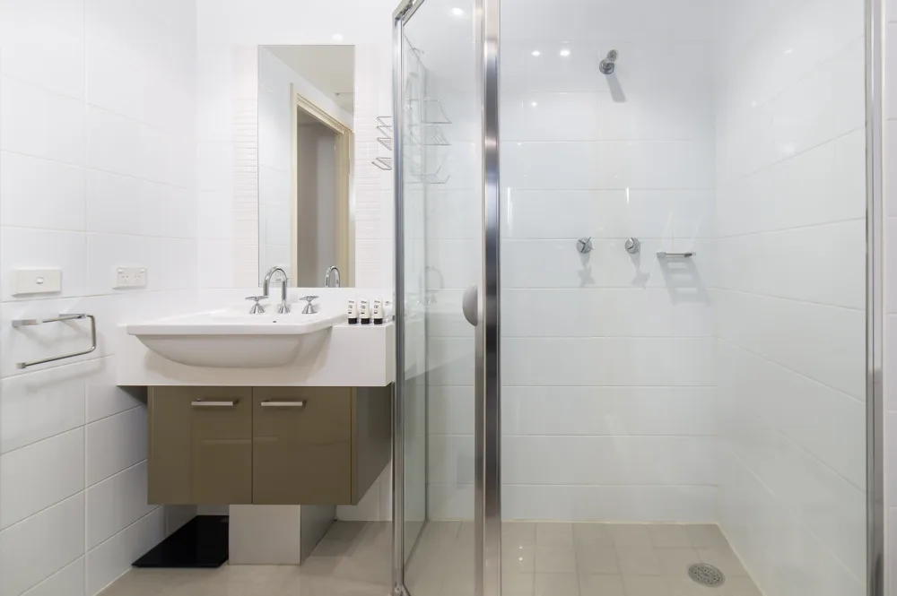 Central Apartment with Parking, BBQ and Indoor Pool