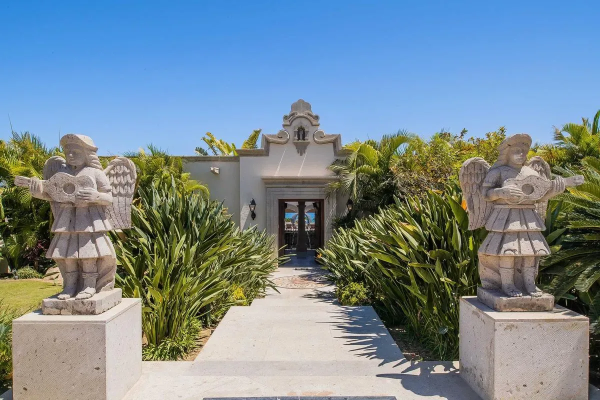 Spacious 10BR Villa w/ Hot Tub & BBQ Area