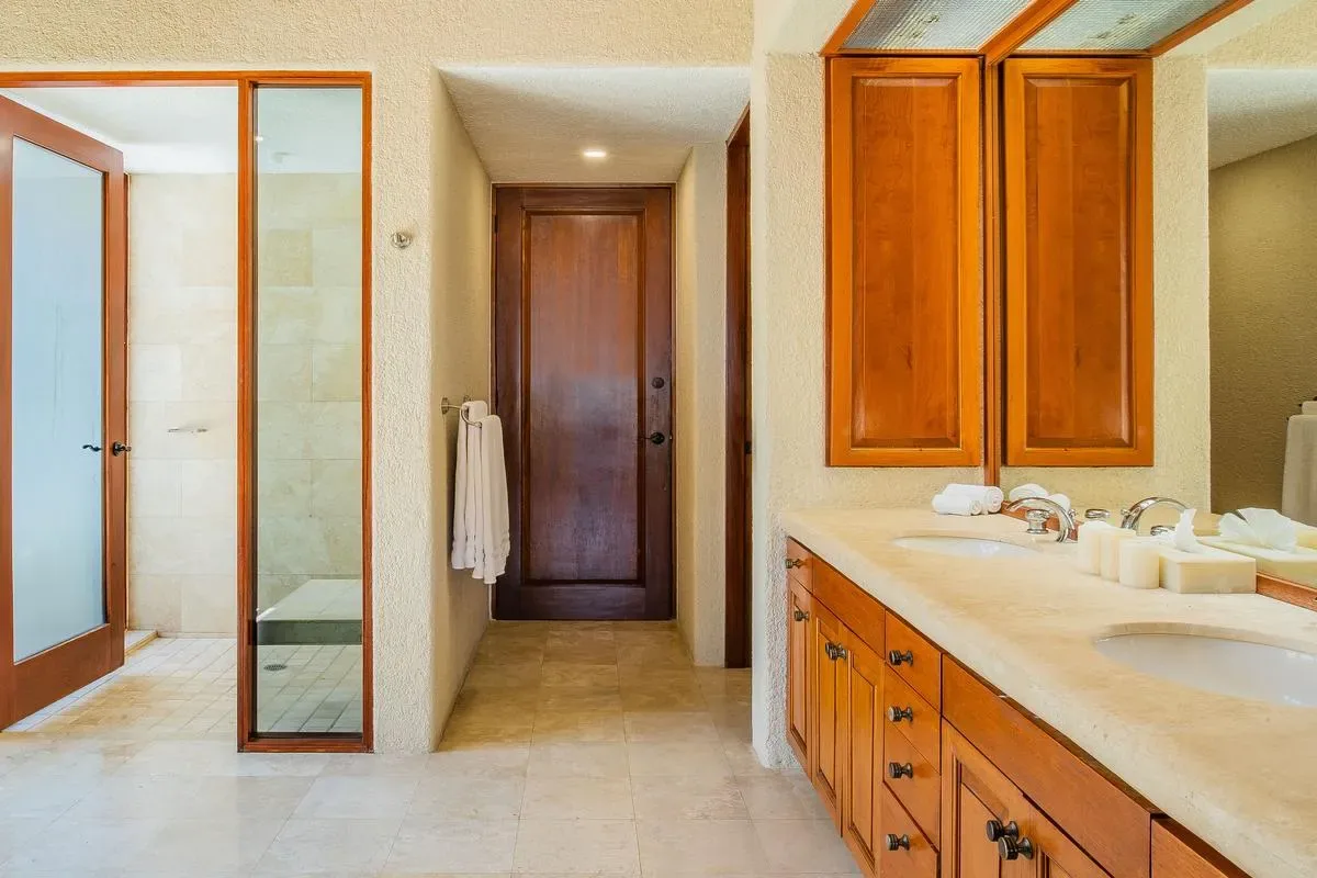 Spacious 10BR Villa w/ Hot Tub & BBQ Area