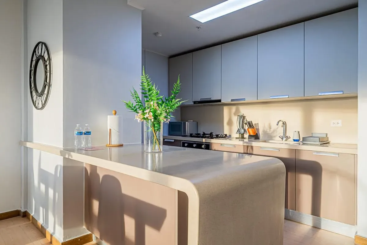 Airy 2BR in San Francisco w/ Pool