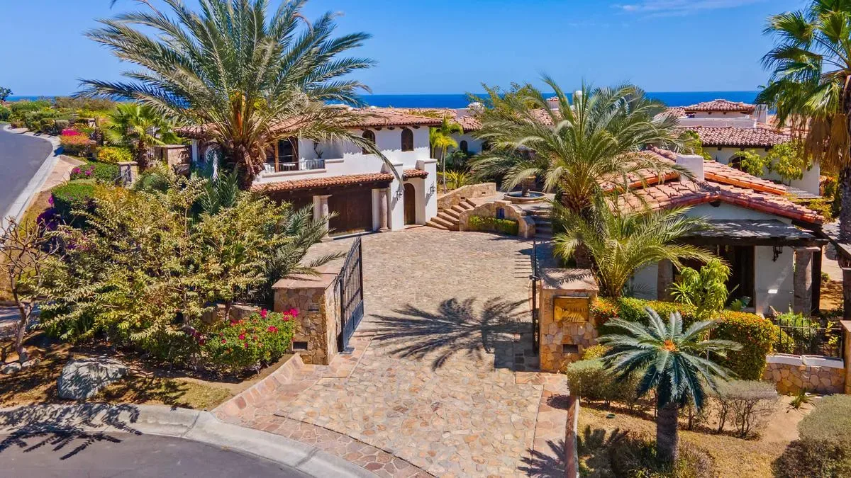Sun-Kissed 6BR Villa w/ Great Terrace & Pool