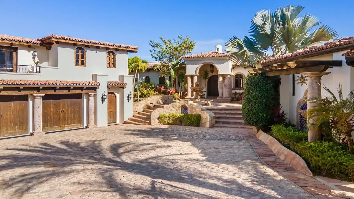 Sun-Kissed 6BR Villa w/ Great Terrace & Pool