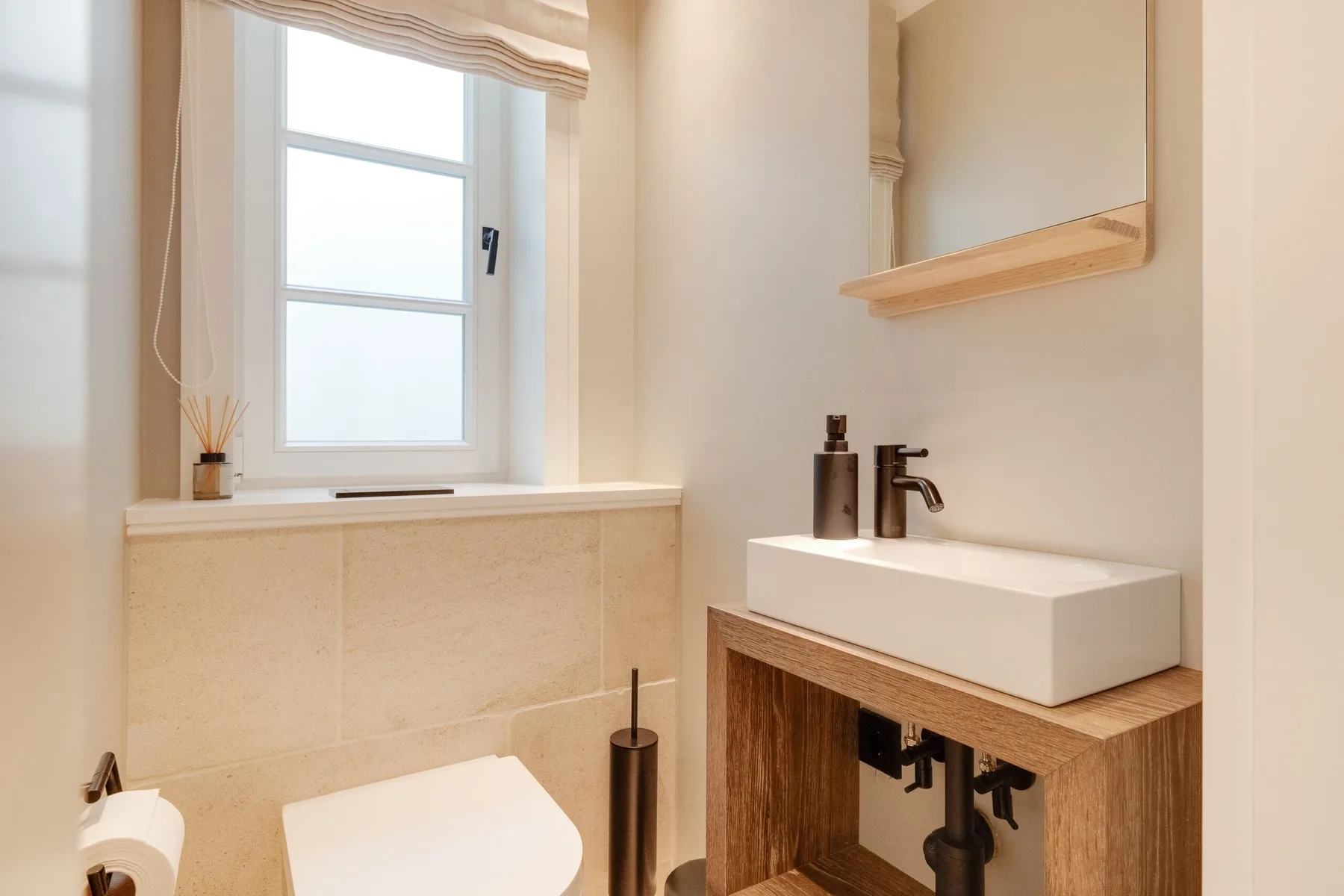 Hausteil mit 5 Räumen im EG, UG, OG ca. 200 m² Nutzfläche