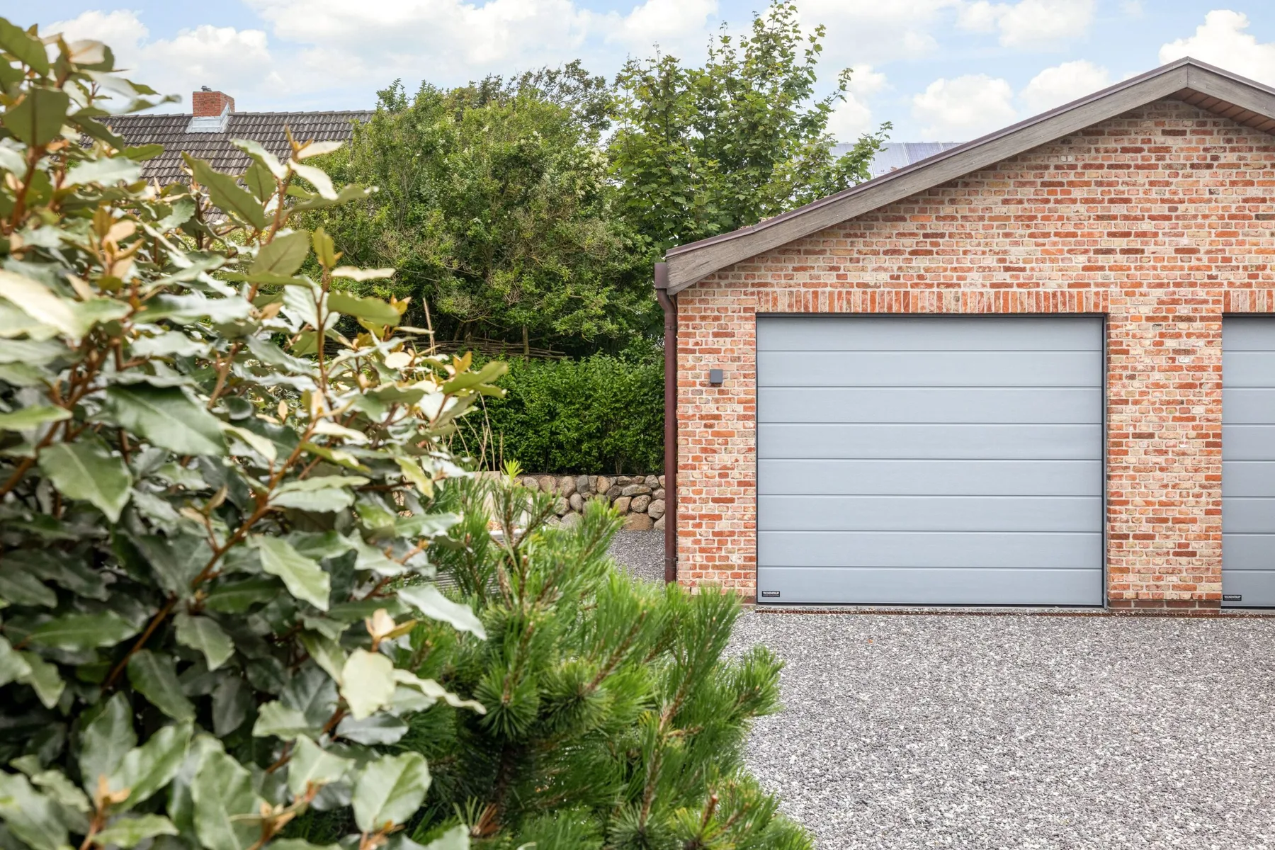 Hausteil mit 5 Räumen im EG, UG, OG ca. 200 m² Nutzfläche