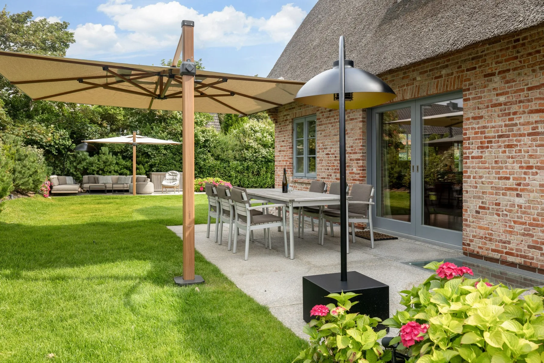 Hausteil mit 5 Räumen im EG, UG, OG ca. 200 m² Nutzfläche