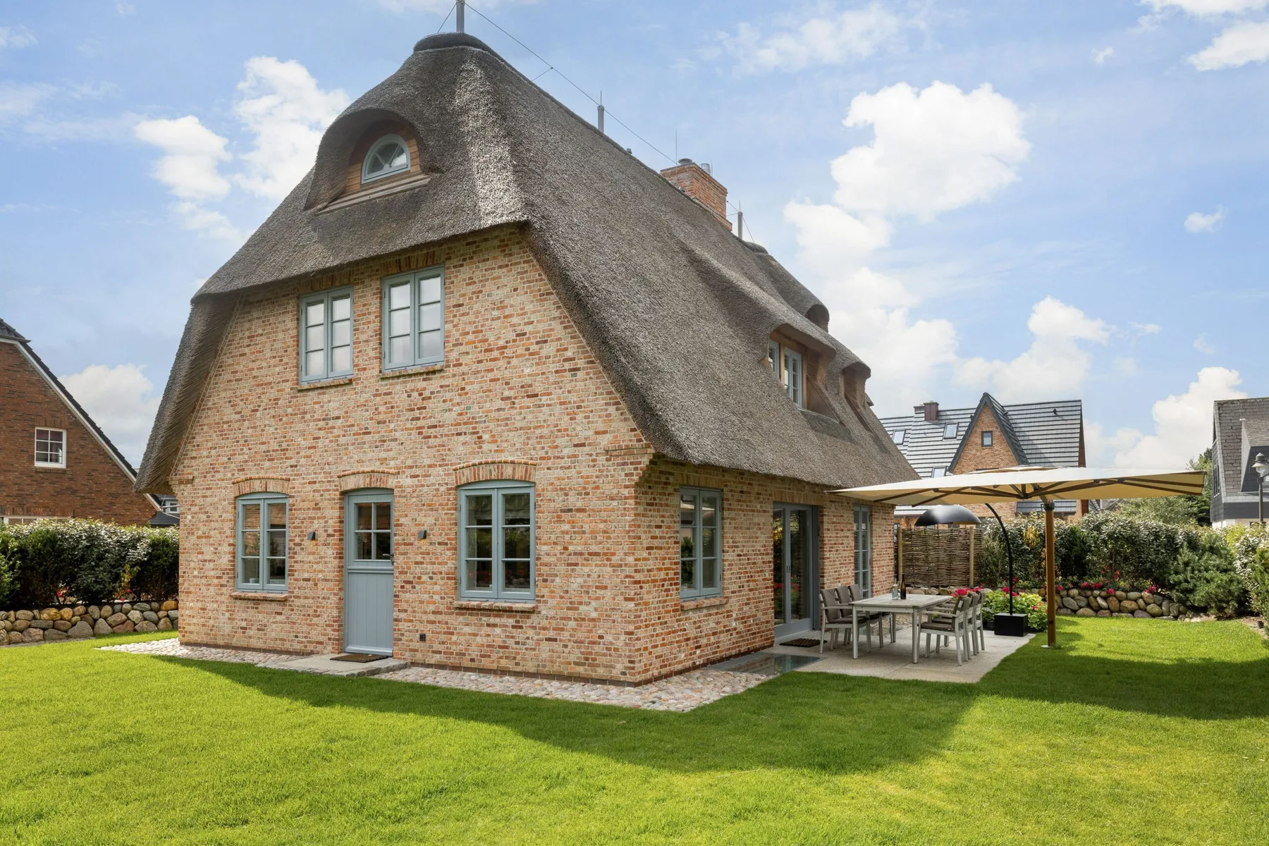 Hausteil mit 5 Räumen im EG, UG, OG ca. 200 m² Nutzfläche