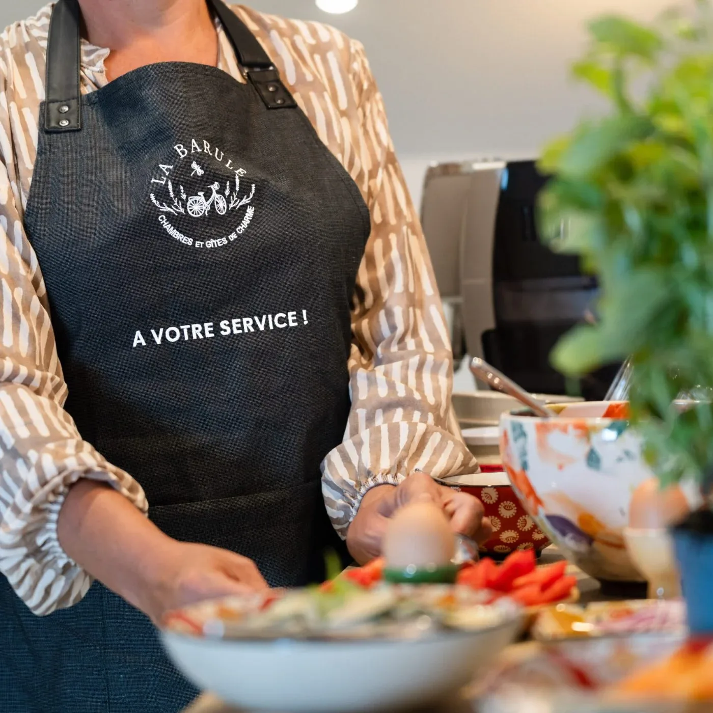 Representative hotel space: A person in an apron prepares a bowl of food at a counter.