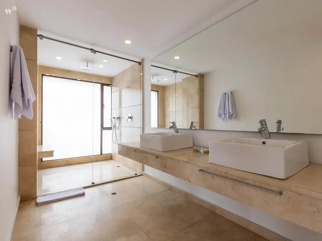 Stunning 3BR Triplex in Rosales